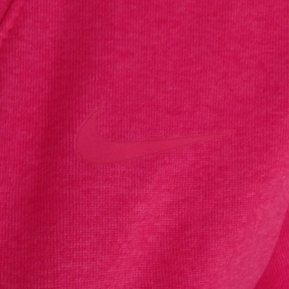 The Nike Tee Athletic Cut Dri-Fit Size Medium - Picture 2 of 5